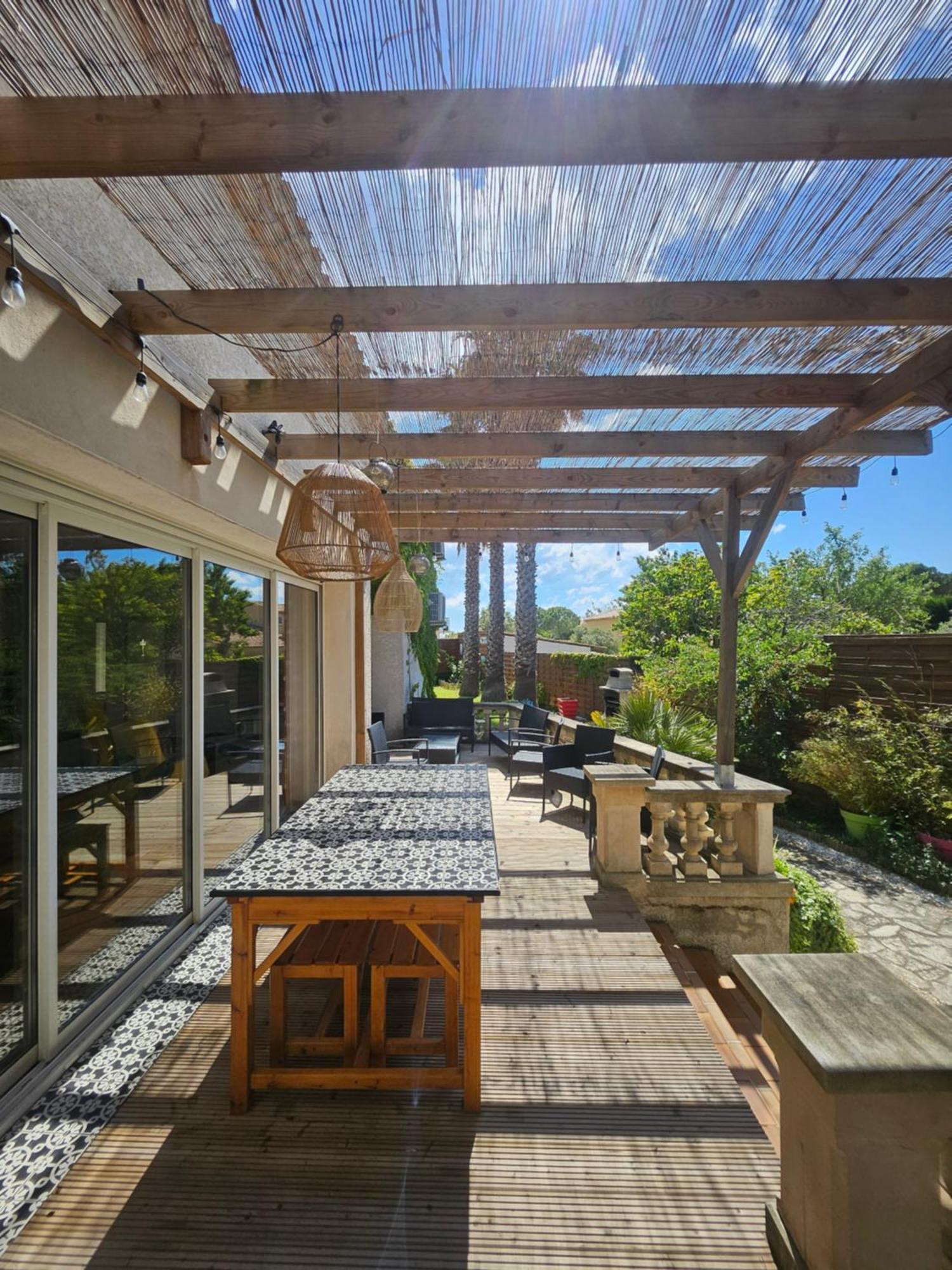 Belle Villa Lespignan Exterior photo